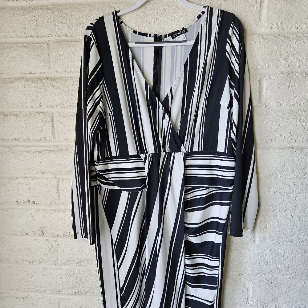 Venus dress 1X never worn